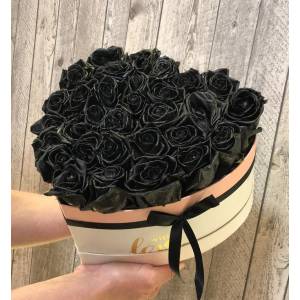 31 черная роза в коробке сердце R831