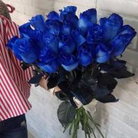 Букет 21 синяя роза с лентами